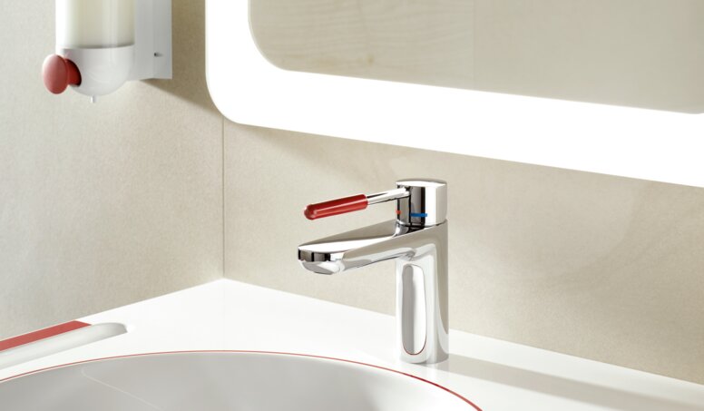 Lavabo pour personnes atteintes de démence HEWI et robinetterie Système 800K Lavabo et robinetterie pour les personnes atteintes de démence